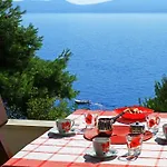 Apartament Beachfront 102 *