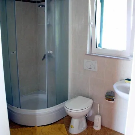 Beachfront 102 شقة بيساك