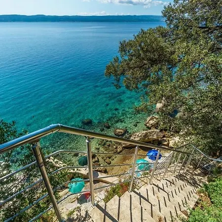 Appartement Beachfront 102 *